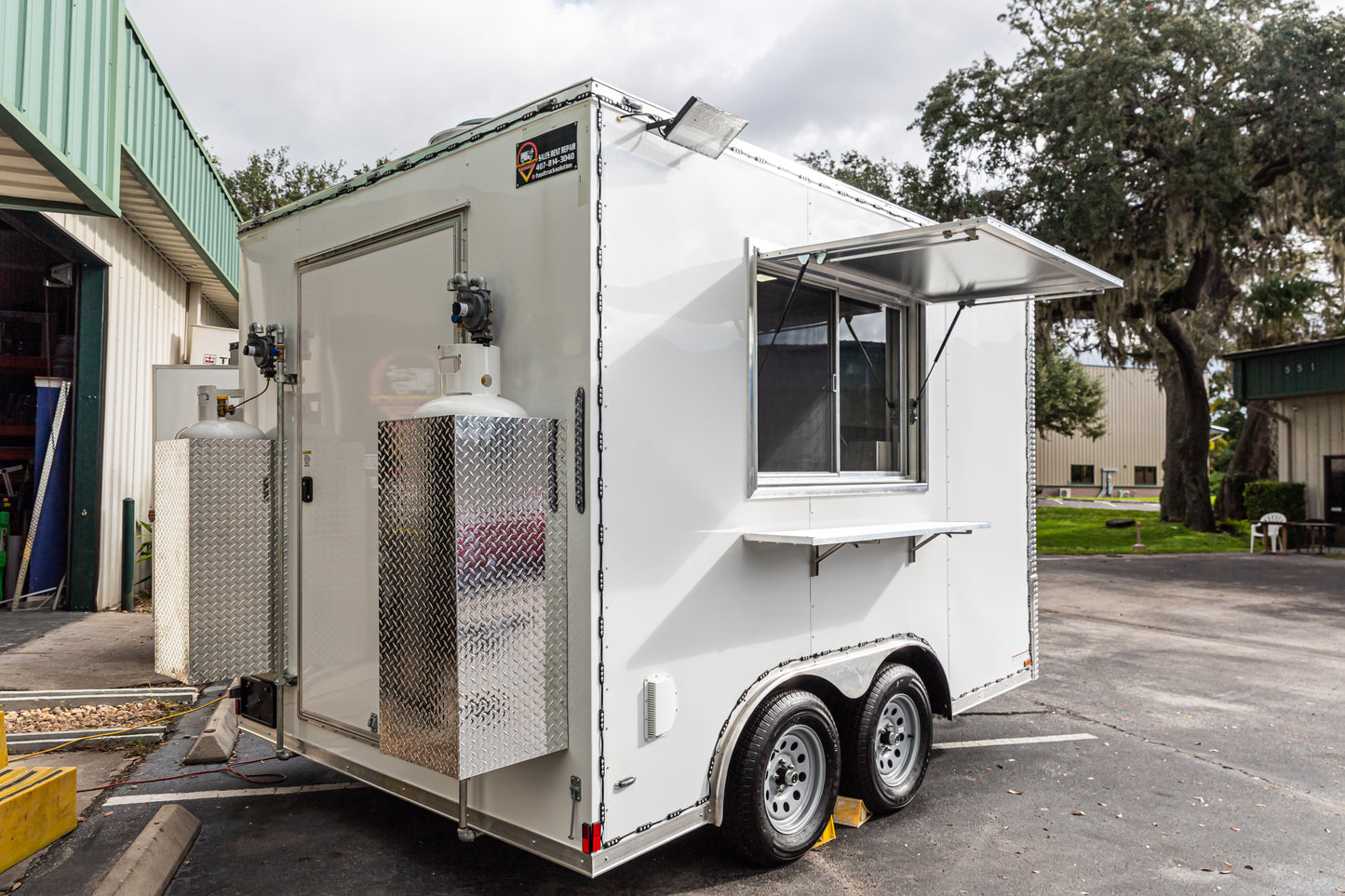 8.5 x 10FT WHITE TRAILER