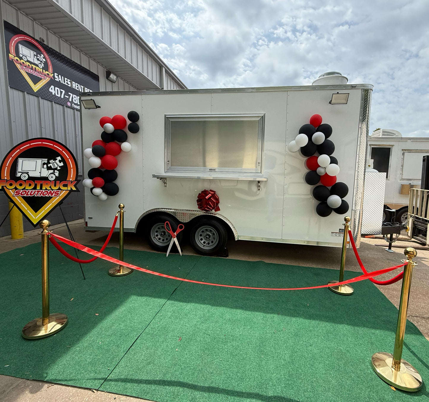 8.5X16FT WHITE TRAILER